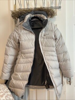 Marmot Women’s Lightweight Down Puffer Coat in Light Gray with Faux Fur Hood
